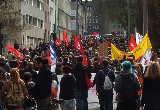 Bunte Demonstration gegen die NPD Essen